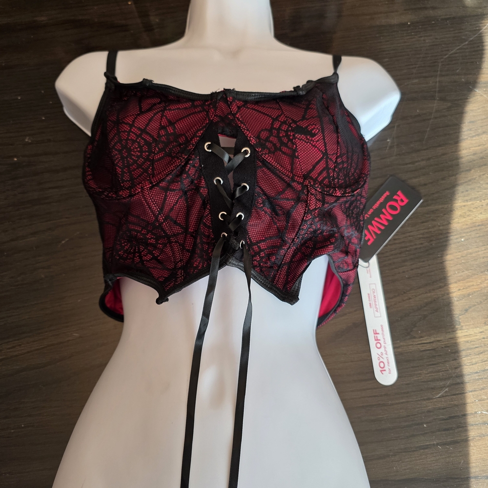 Black and Red Lace-Up Crop Top